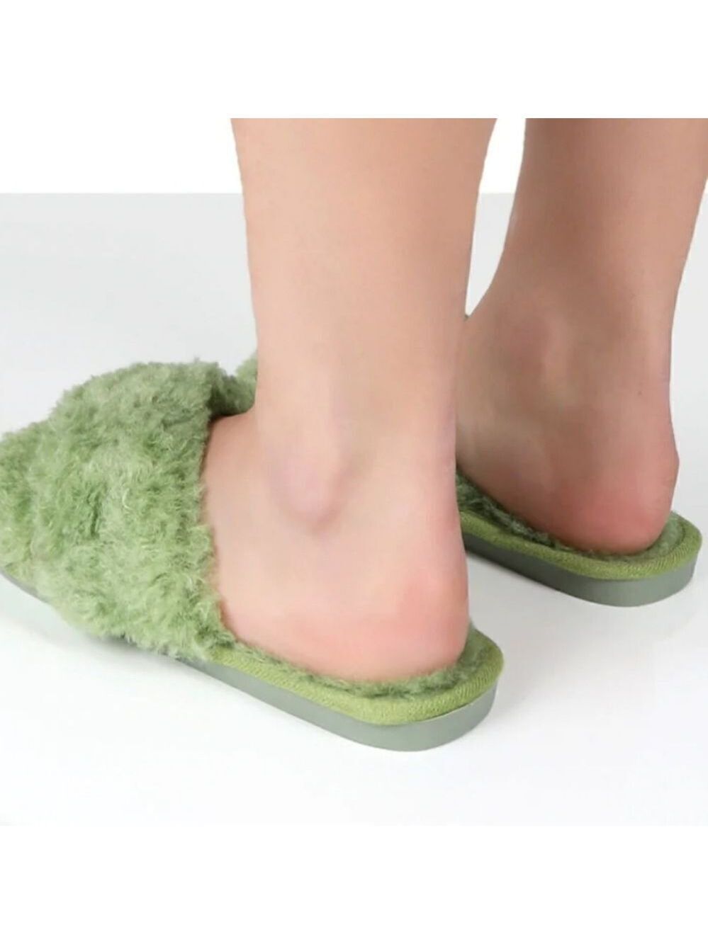 New Smiry Women's Fluffy Furry House Slippers Size 7.5-8.5 - Picture 2 of 8